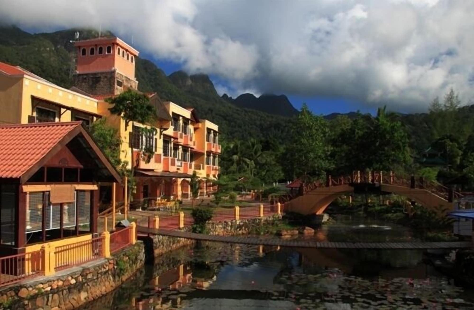 Geopark Hotel Padang Mat Sirat Exterior photo