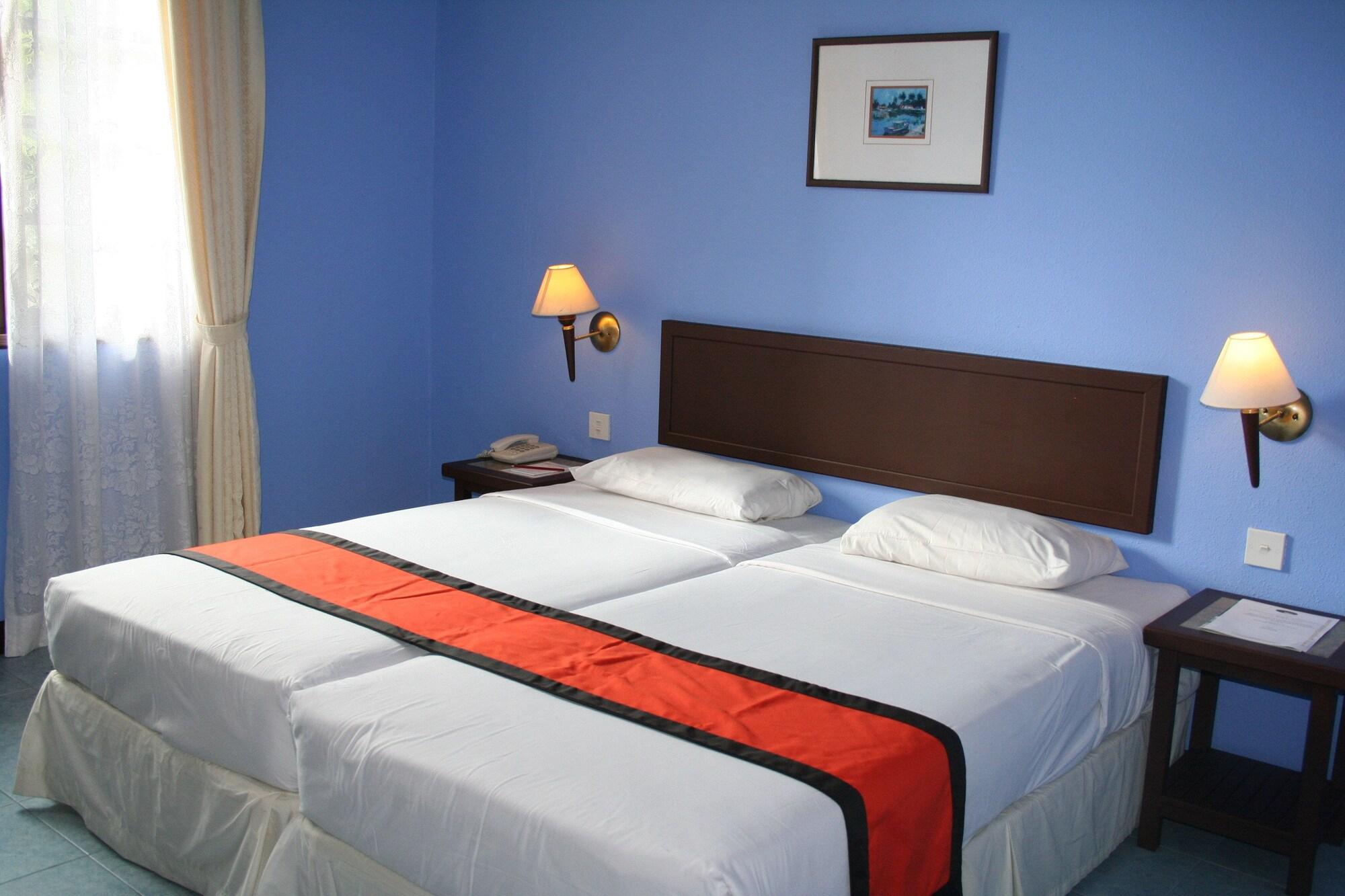 Geopark Hotel Padang Mat Sirat Exterior photo