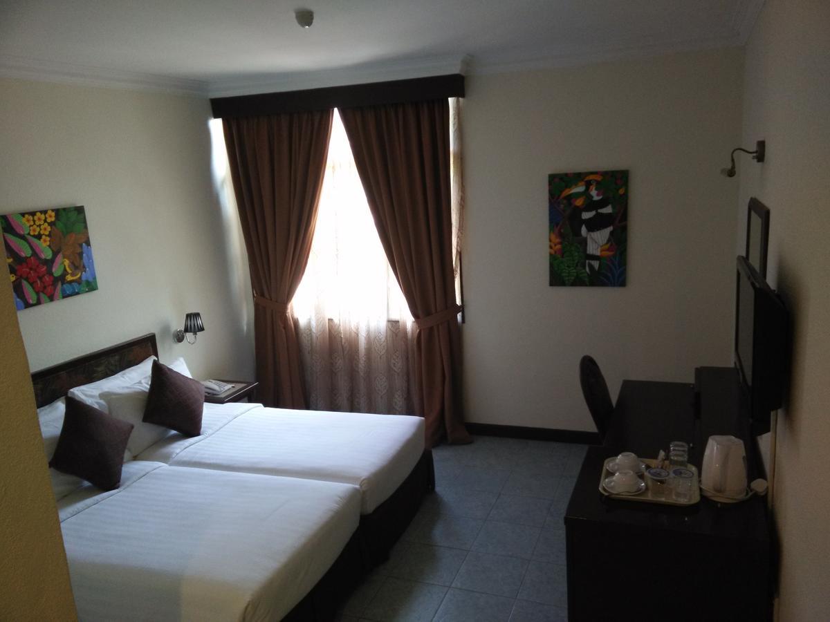 Geopark Hotel Padang Mat Sirat Exterior photo